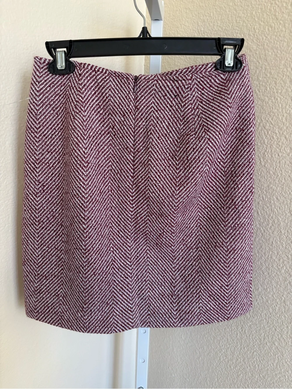 Banana Republic Chevron Print Wool Blend Mini Skirt in Burgundy/White - Size 0P